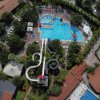 Scivoli d'acqua e piscine viste dall'alto.